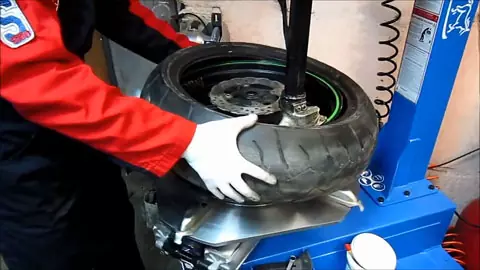 Шиномонтаж мотоциклетных колес